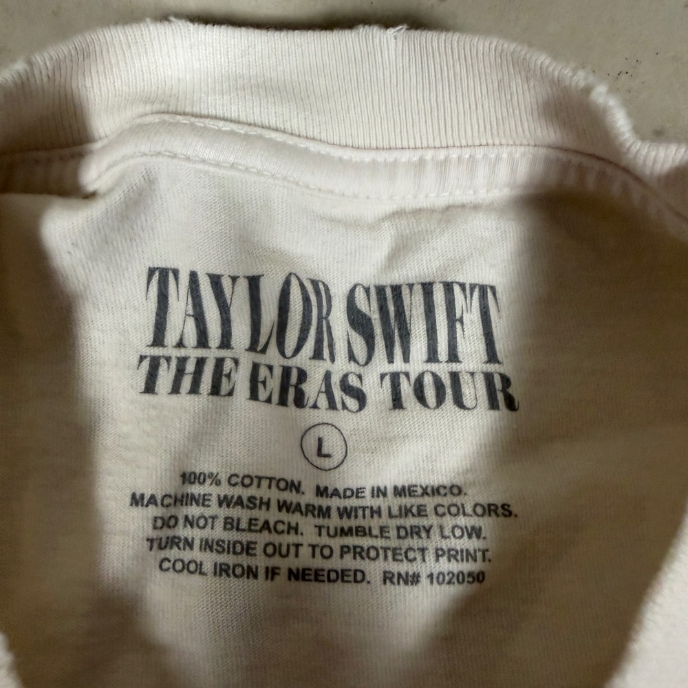 Taylor Swift The Eras Tour White Graphic T-Shirt International Dates Size L - Picture 3 of 5